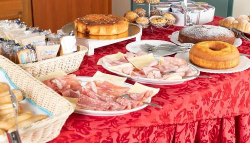 Sala de desayunos dentro del restaurante - Hotel Eva