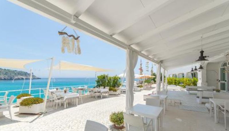 Frühstücksraum innerhalb des Restaurants - Hotel La Roccia