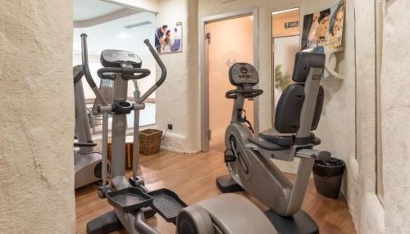 Zona de bienestar y gimnasio - Adler ApartHotel