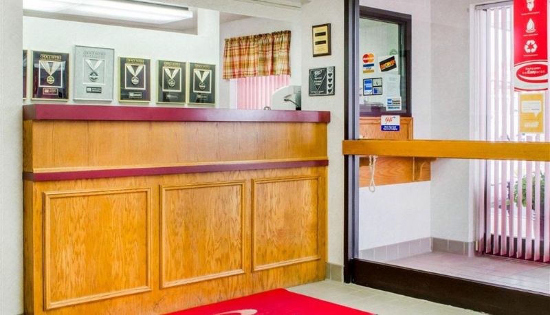 Lobby - Econo Lodge Mifflintown