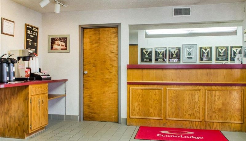 Hall - Econo Lodge Mifflintown