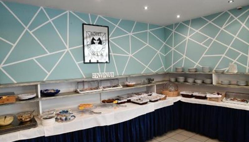 Sala de desayunos dentro del restaurante - Hotel Criniera D'oro