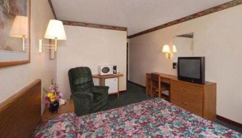 Zimmer - Rodeway Inn