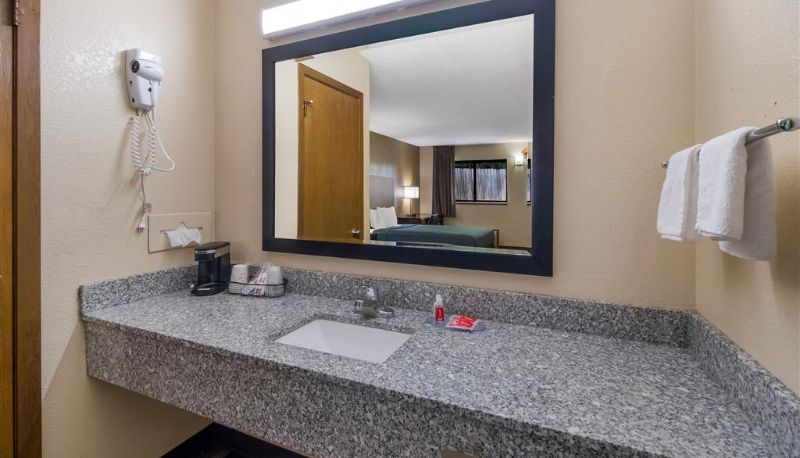 Zimmer - Econo Lodge Martin