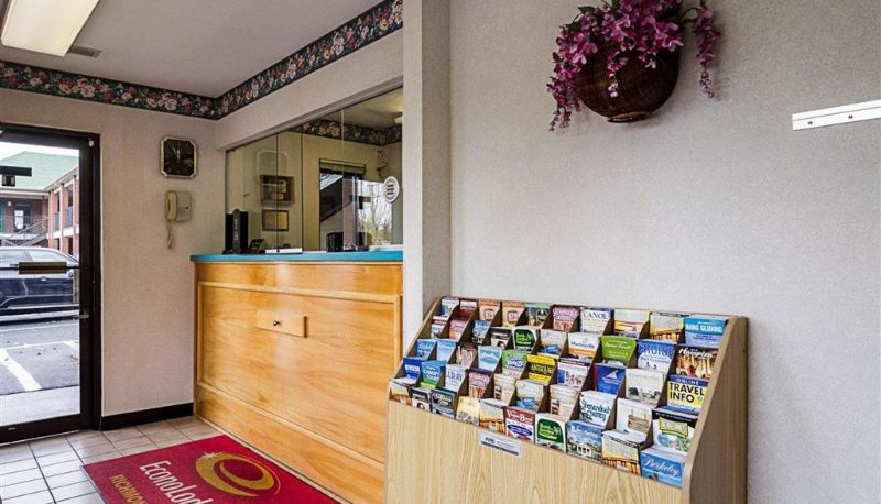 Hal - ECONO LODGE RICHMOND
