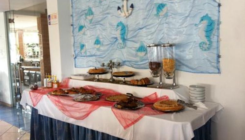 Info - Hotel Rivadoro-Spiaggia ombrellone e lettini-Piscina-Parcheggio