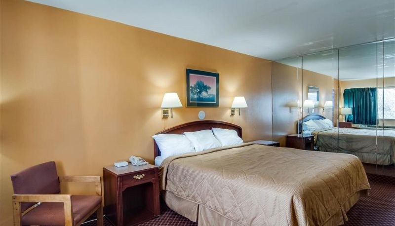 Zimmer - Econo Lodge Near Bluefield College