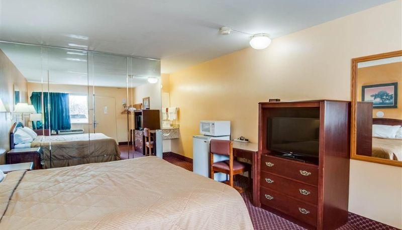 Zimmer - Econo Lodge Near Bluefield College