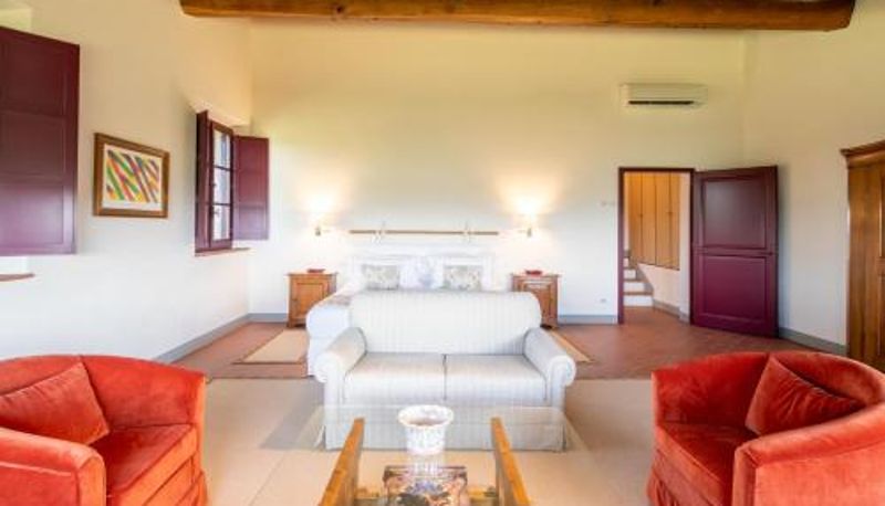 Kamer - The Club House