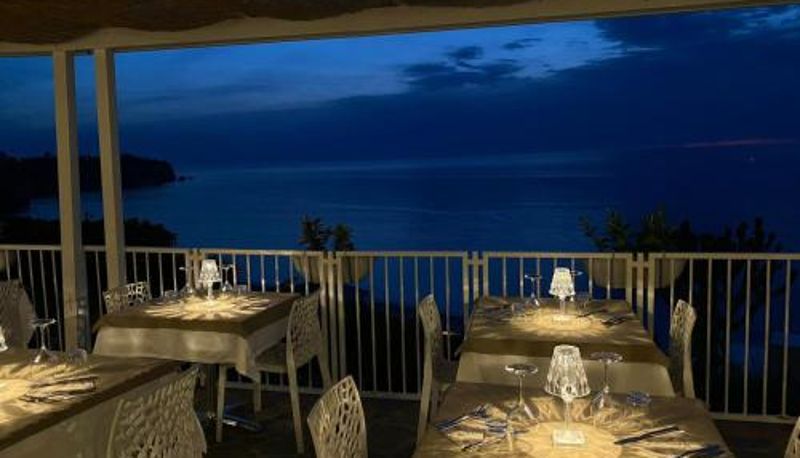 Sala śniadaniowa w restauracji - Mediterranean Boutique Hotel