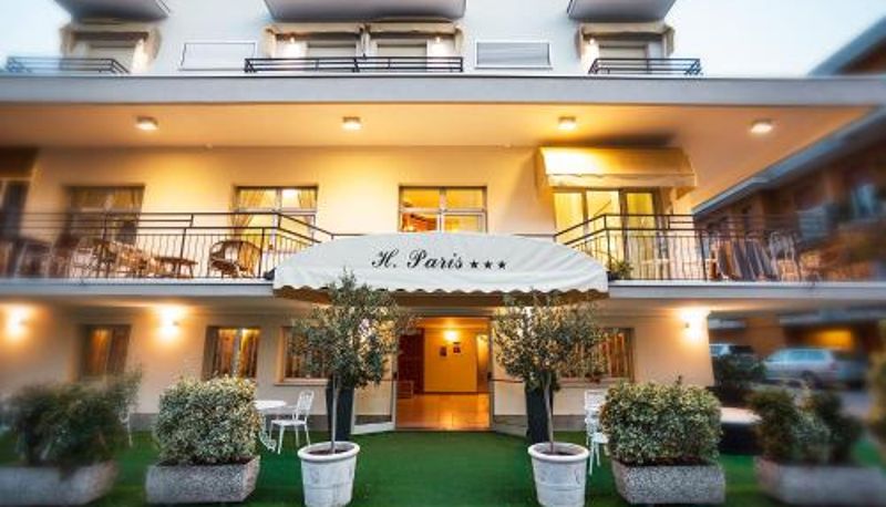 Area esterna dell'hotel - Hotel Paris