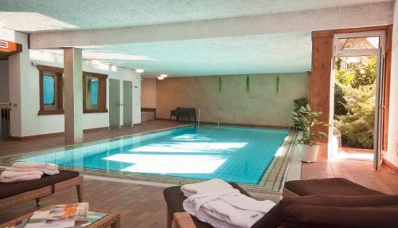 Apartament - Ferienwohnungen St Hippolyt mit Hallenbad