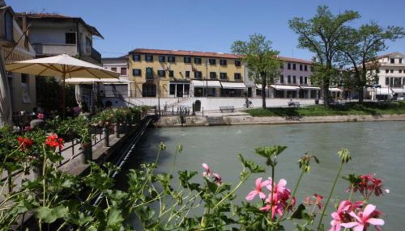 Area esterna dell'hotel - Albergo Alla Campana
