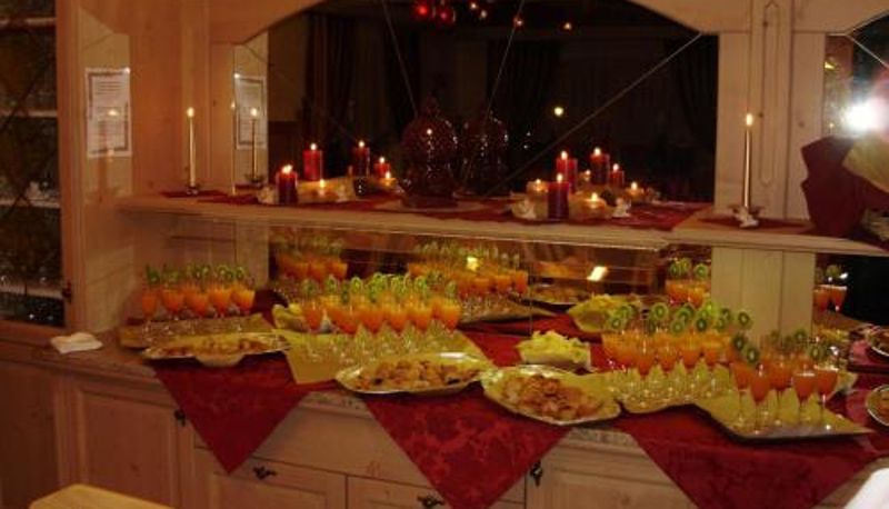 Salle de petit-déjeuner dans le restaurant - Hotel Villa Cima Undici