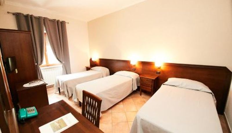 Chambre triple - HOTEL VULCI