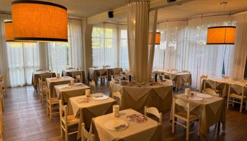 Salle de petit-déjeuner dans le restaurant - Hotel Le Focette