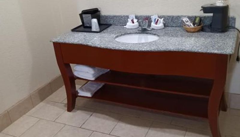Suite - HiWay Inn Express