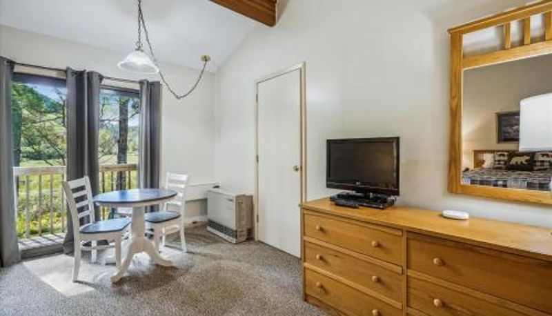 Info - Cedarbrook Standard Hotel Room 204