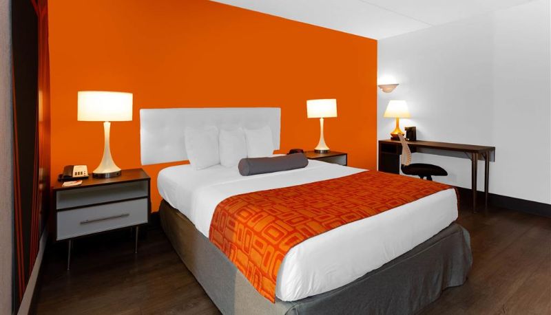 Zimmer - Howard Johnson by Wyndham Waukegan Great Lakes