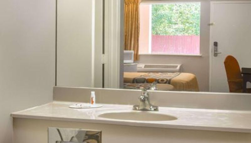 Info - Super 8 by Wyndham Durham/University Area NC