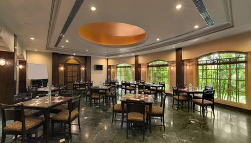 Sala prima colazione all'interno del ristorante - Shraddha Inn - Shirdi