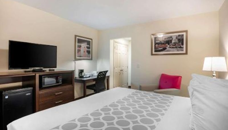 Pokój - Downtown Hollywood Gardens Inn & Suites