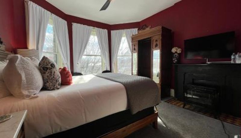 Info - Stone Gables Inn