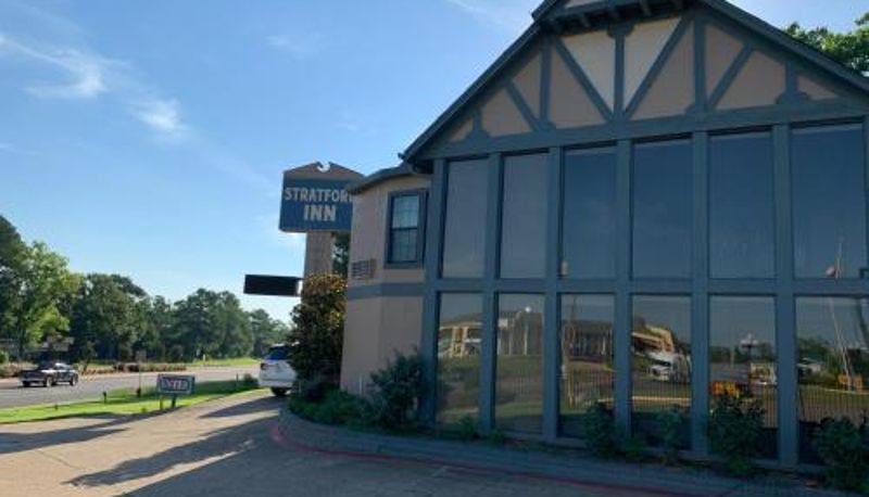 Zewnętrzna część hotelu - Stratford Inn Tyler