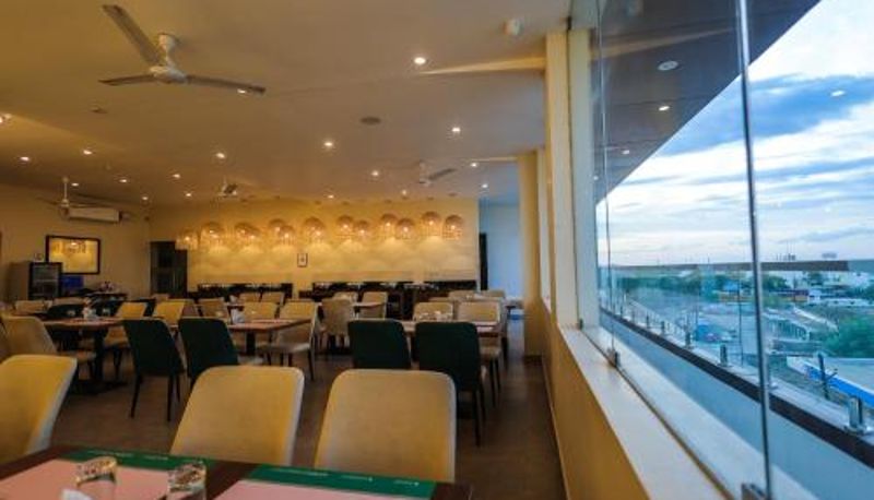 Frühstücksraum innerhalb des Restaurants - CORAL RESIDENCY