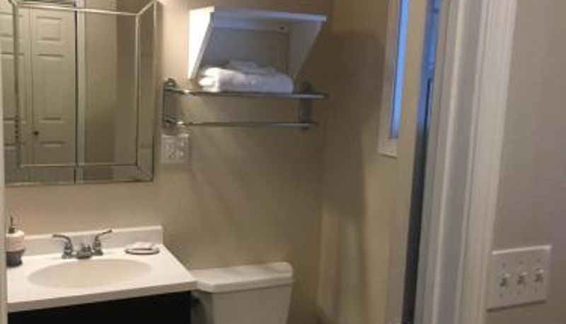 Bagno - Squirrel Tree Resort