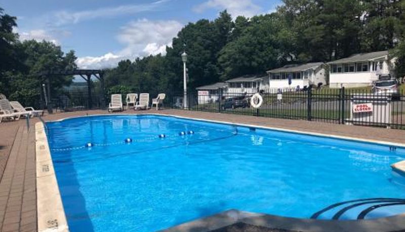 Pool - West Winds Motel & Cottages