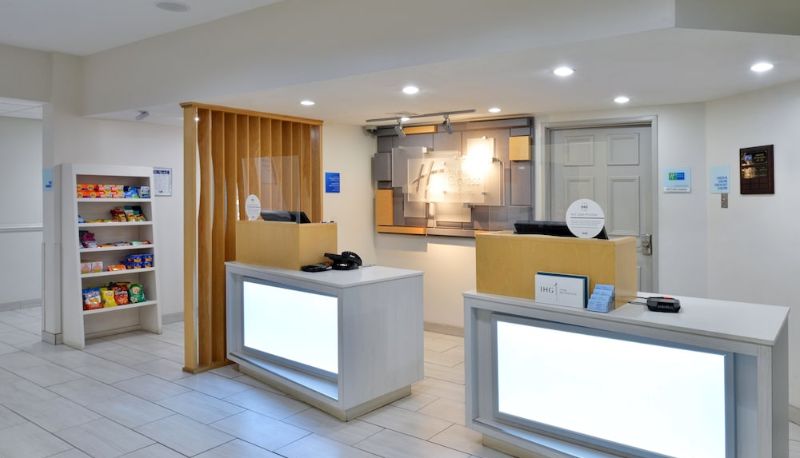 Reception - Holiday Inn Express & Suites FARMINGTON (BLOOMFIELD) by IHG