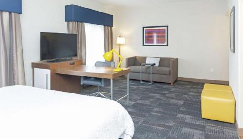 Apartment - Hampton Inn & Suites Morgantown / University Town Centre