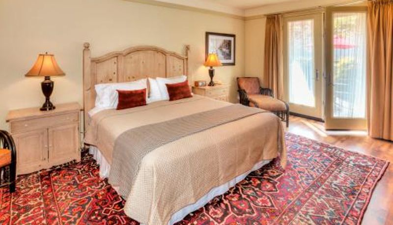 Zimmer - The Eagle Harbor Inn