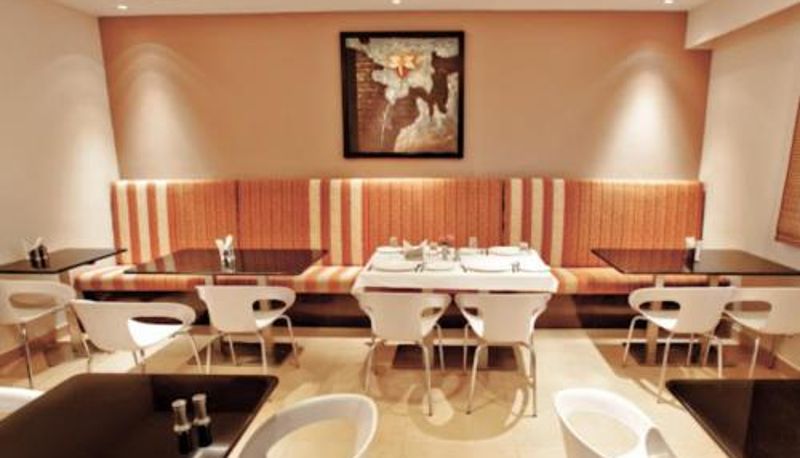 Sala prima colazione all'interno del ristorante - Mallige Residency