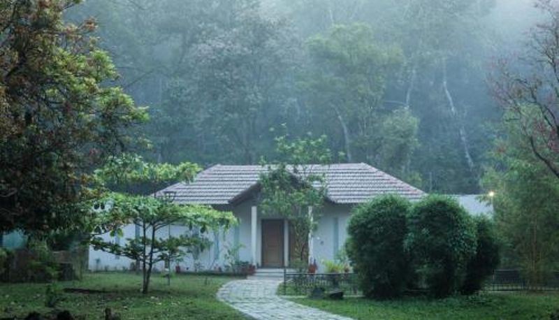 Otel açık alanı - Abad Brookside Wayanad