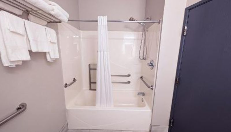 Oda - Days Inn & Suites by Wyndham Augusta Near Fort Eisenhower
