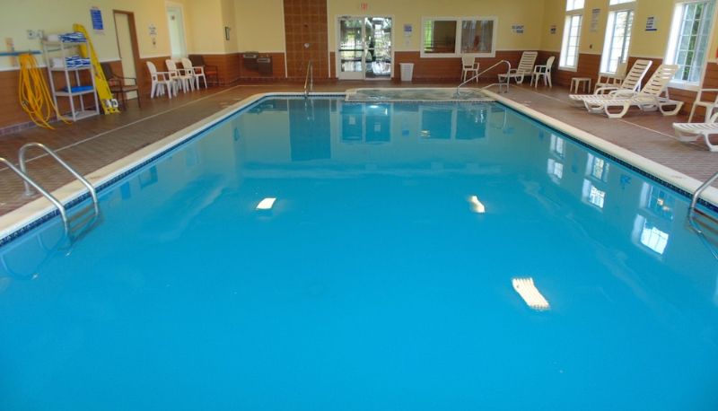 Basen - American Inn and Suites Houghton Lake