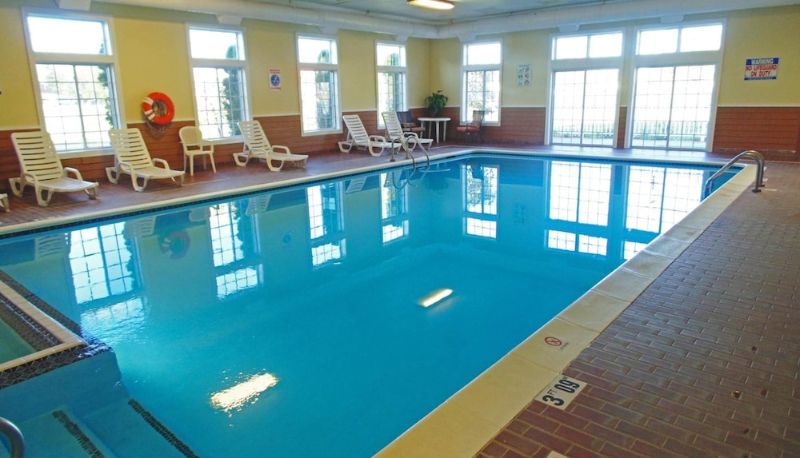 Basen - American Inn and Suites Houghton Lake