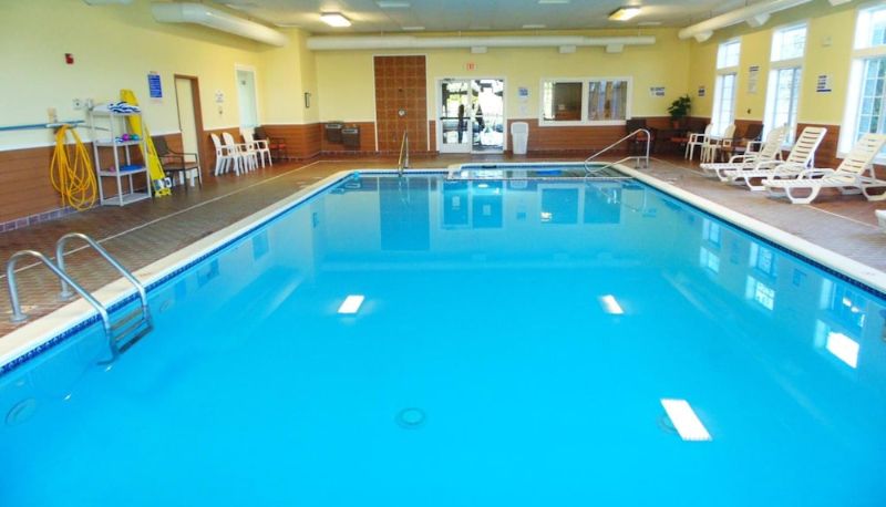 Basen - American Inn and Suites Houghton Lake
