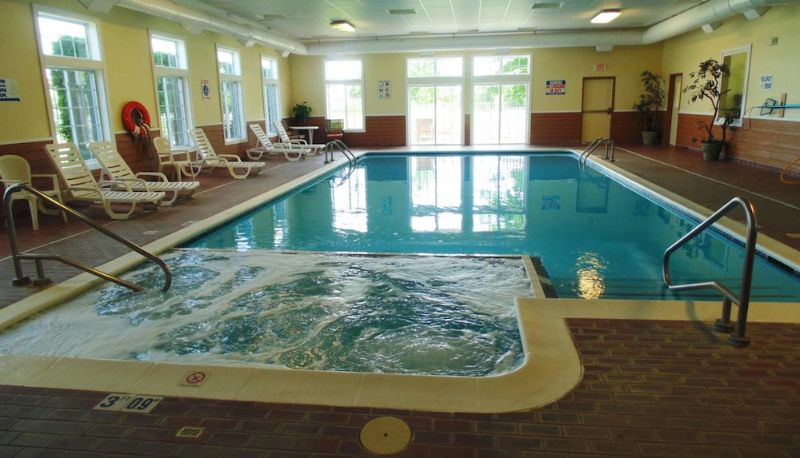 Basen - American Inn and Suites Houghton Lake