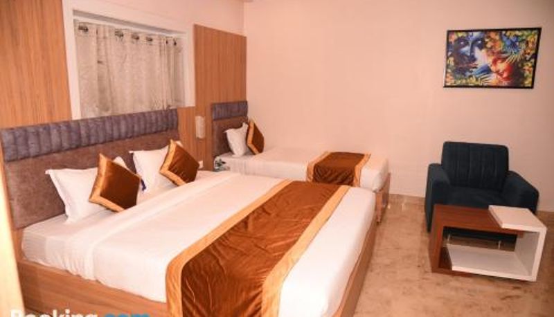 Camera - Hotel Ekta International
