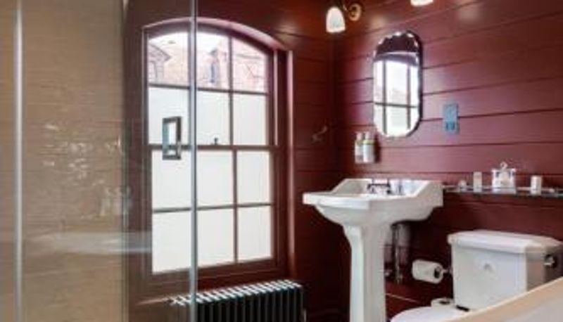 Badkamer - The George In Rye