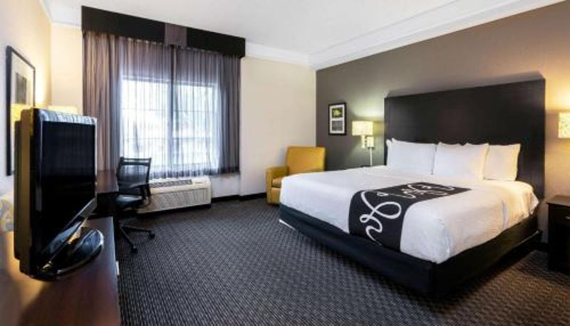 Camera - La Quinta Inn & Suites by Wyndham Mesa Superstition Springs