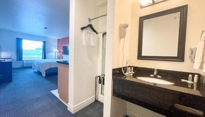 Süit - FairBridge Inn & Suites Cuero