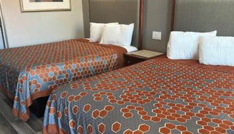 Bilgi - ROYAL MOTEL TRACY