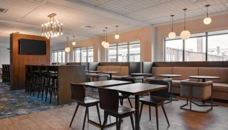 Frühstücksraum innerhalb des Restaurants - Ma Hampton Inn Salem