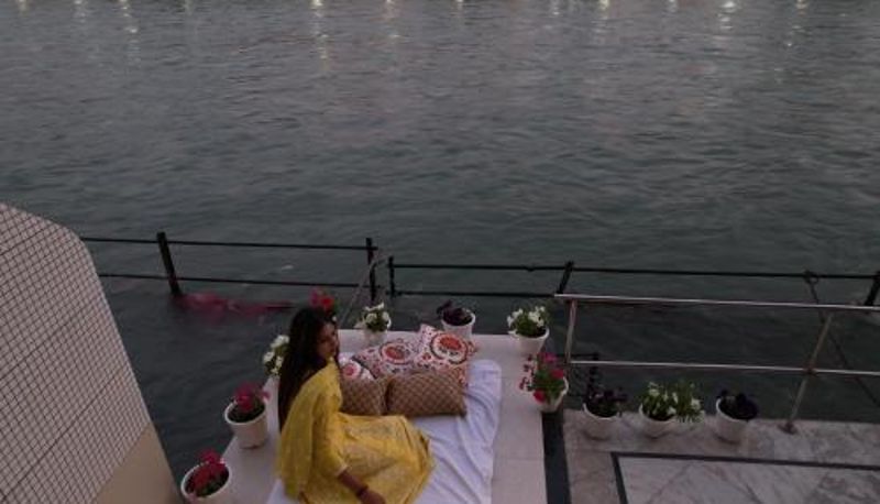 Bilgi - Perfectstayz Premium at Harkipauri Road - Ganga view rooftop cafe