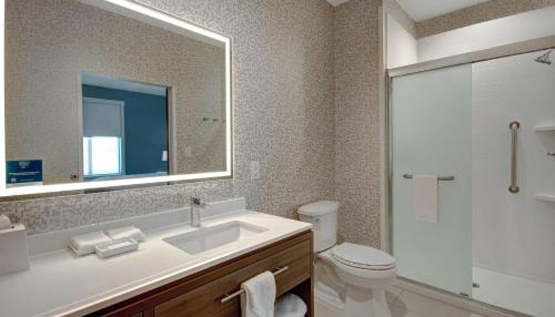 Bagno - Home2 Suites by Hilton Burleson