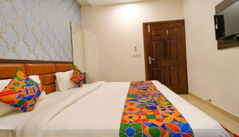 Info - Hotel California Heights